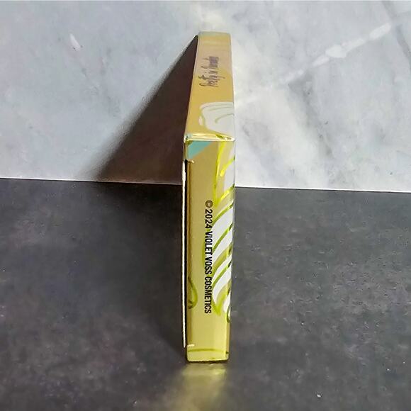 Violet Voss New Pretty in Paradise all in one face & eyeshadow palette full size - Picture 5 of 9